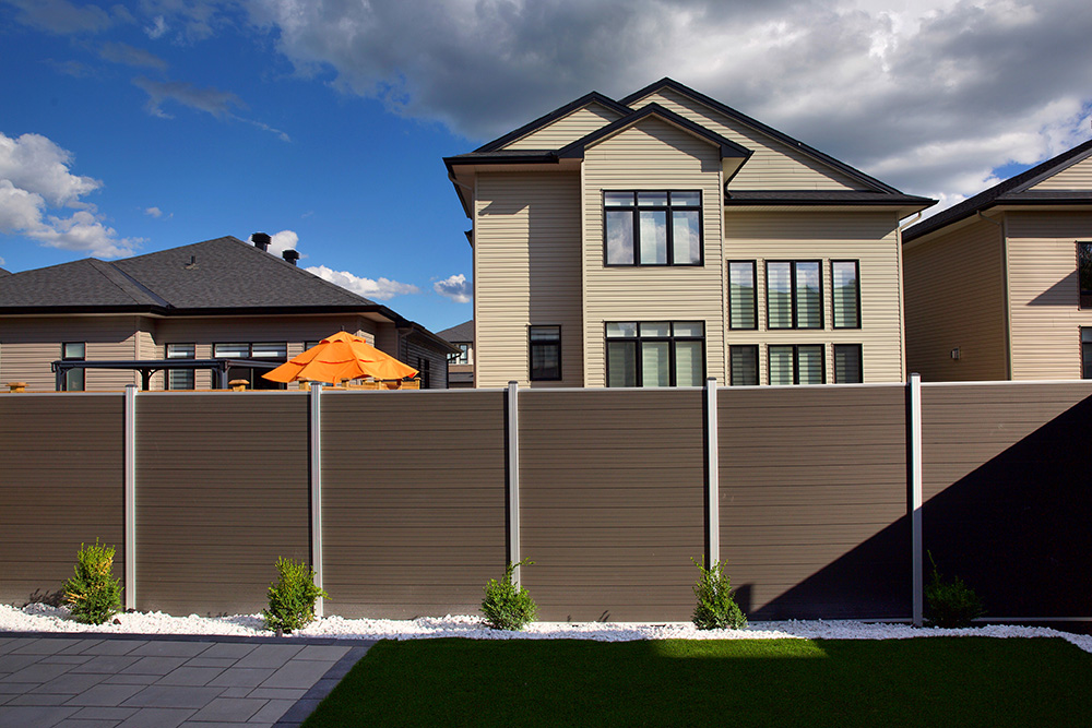 Fencly Single Tone Slat Wall fence — fluted WPC composite panel with full 360° PE co-extrusion UV cap in charcoal.